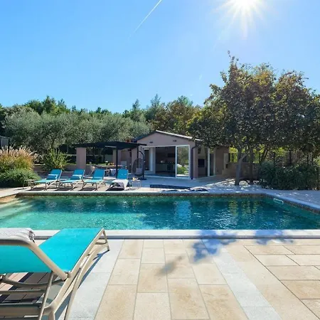 Villa Maruge By Guide