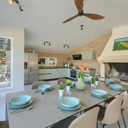 Maruge By Guide Villa Pula